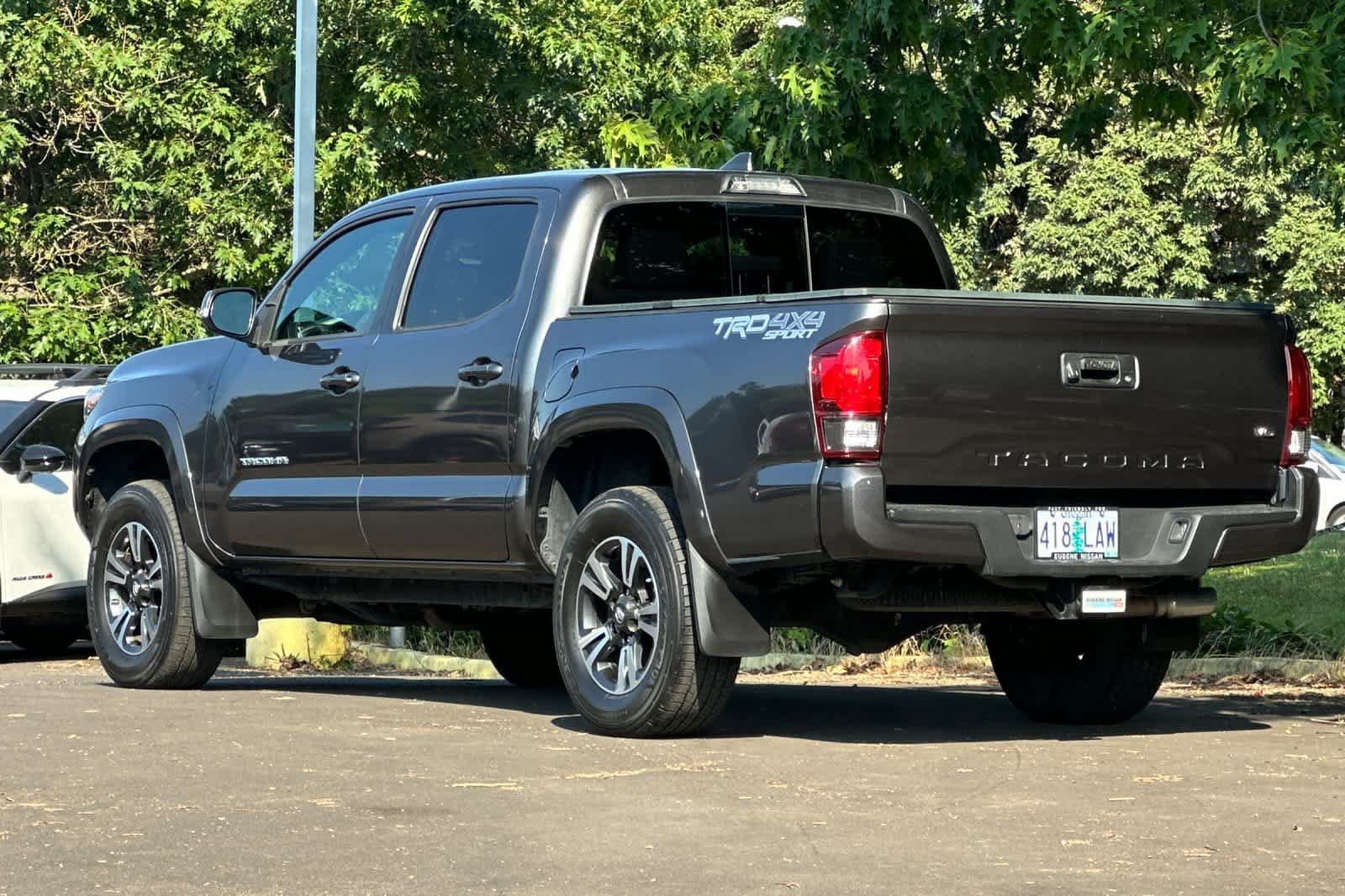 Used 2019 Toyota Tacoma TRD Sport AWD/4WD image 6