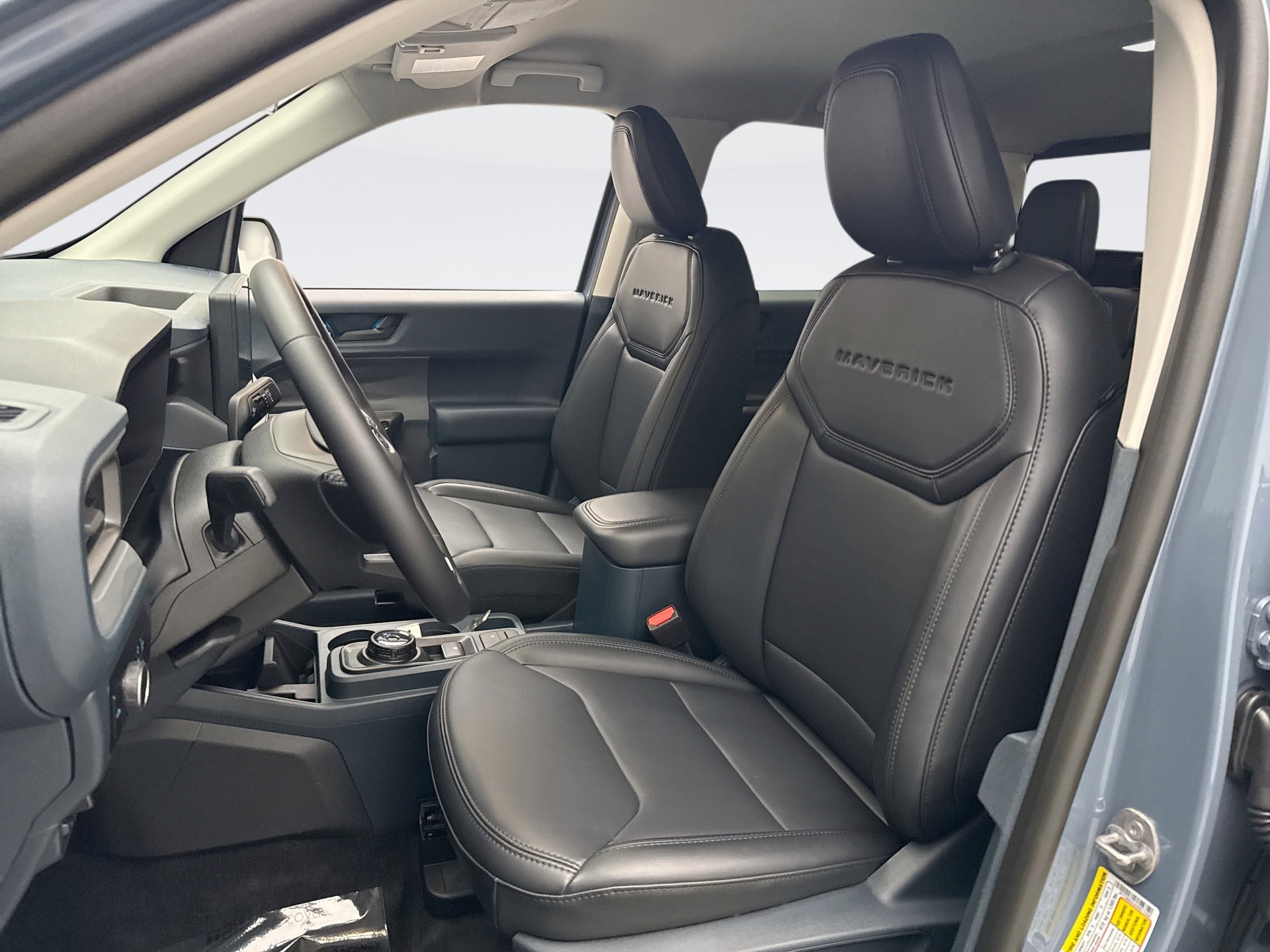 Used 2025 Ford Maverick Lariat w/ Black Appearance Package image 11