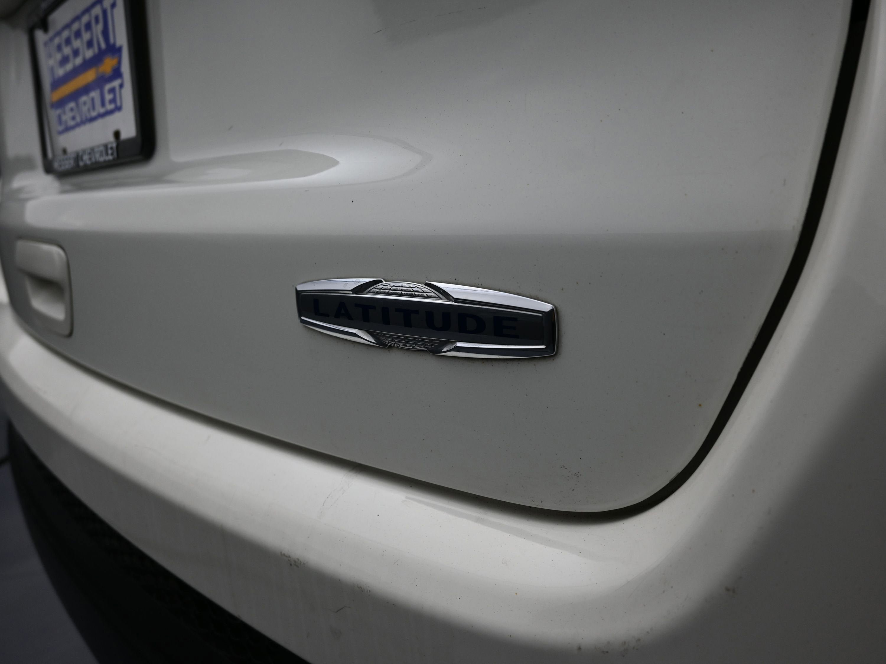 Used 2020 Jeep Compass Latitude w/ Cold Weather Group AWD/4WD image 34
