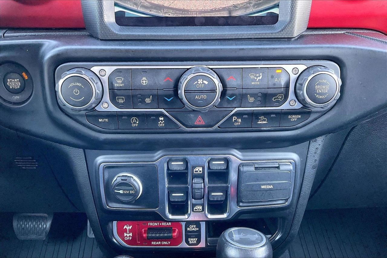 Certified 2022 Jeep Wrangler Unlimited Rubicon w/ Cold Weather Group image 19