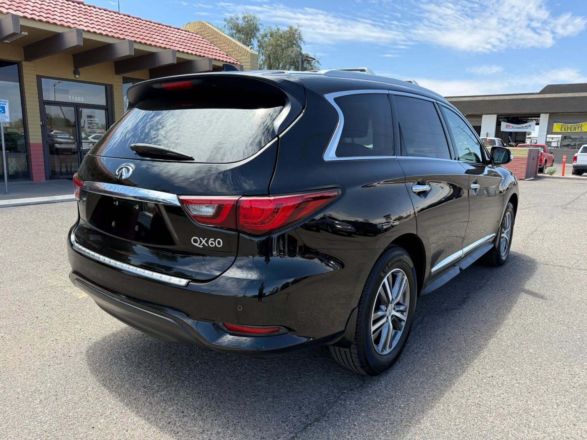 Used 2020 INFINITI QX60 Luxe w/ Essential Package FWD image 10