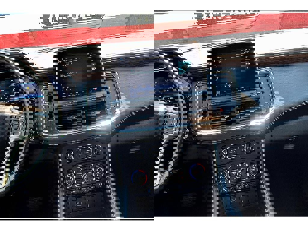 Used 2023 Chevrolet Suburban Premier image 7