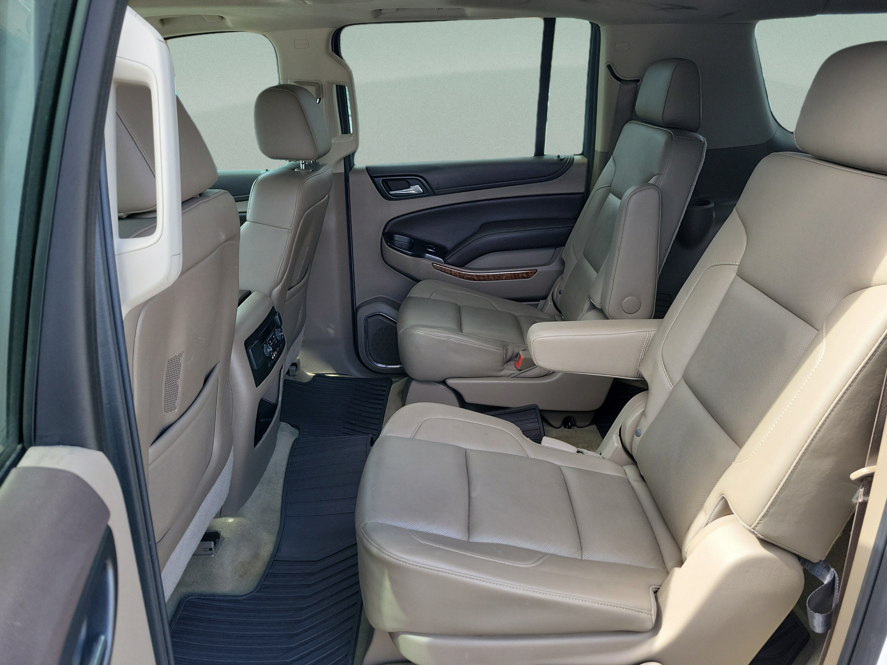 Used 2016 Chevrolet Suburban LTZ RWD image 9