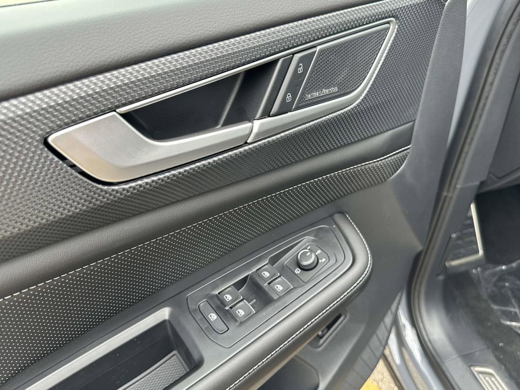 New 2026 Volkswagen Atlas Cross Sport SEL Premium R-Line image 12