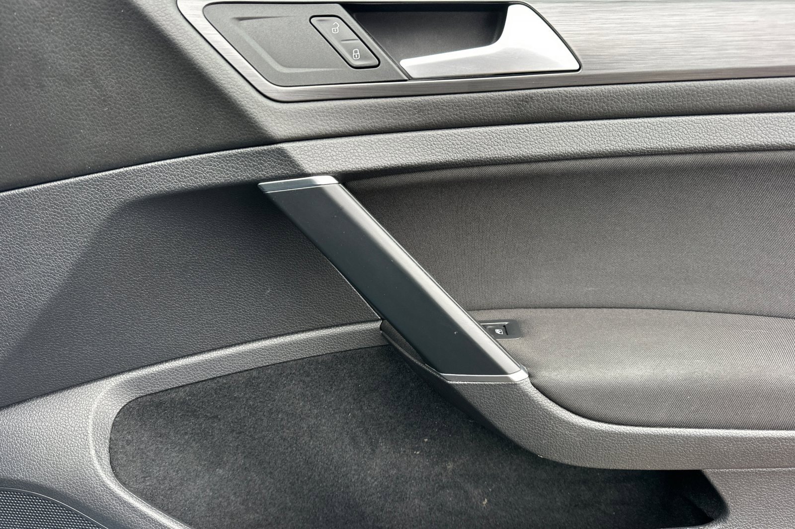 Used 2018 Volkswagen Golf S image 18