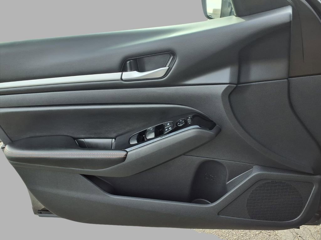 Used 2024 Nissan Altima 2.5 SR image 15