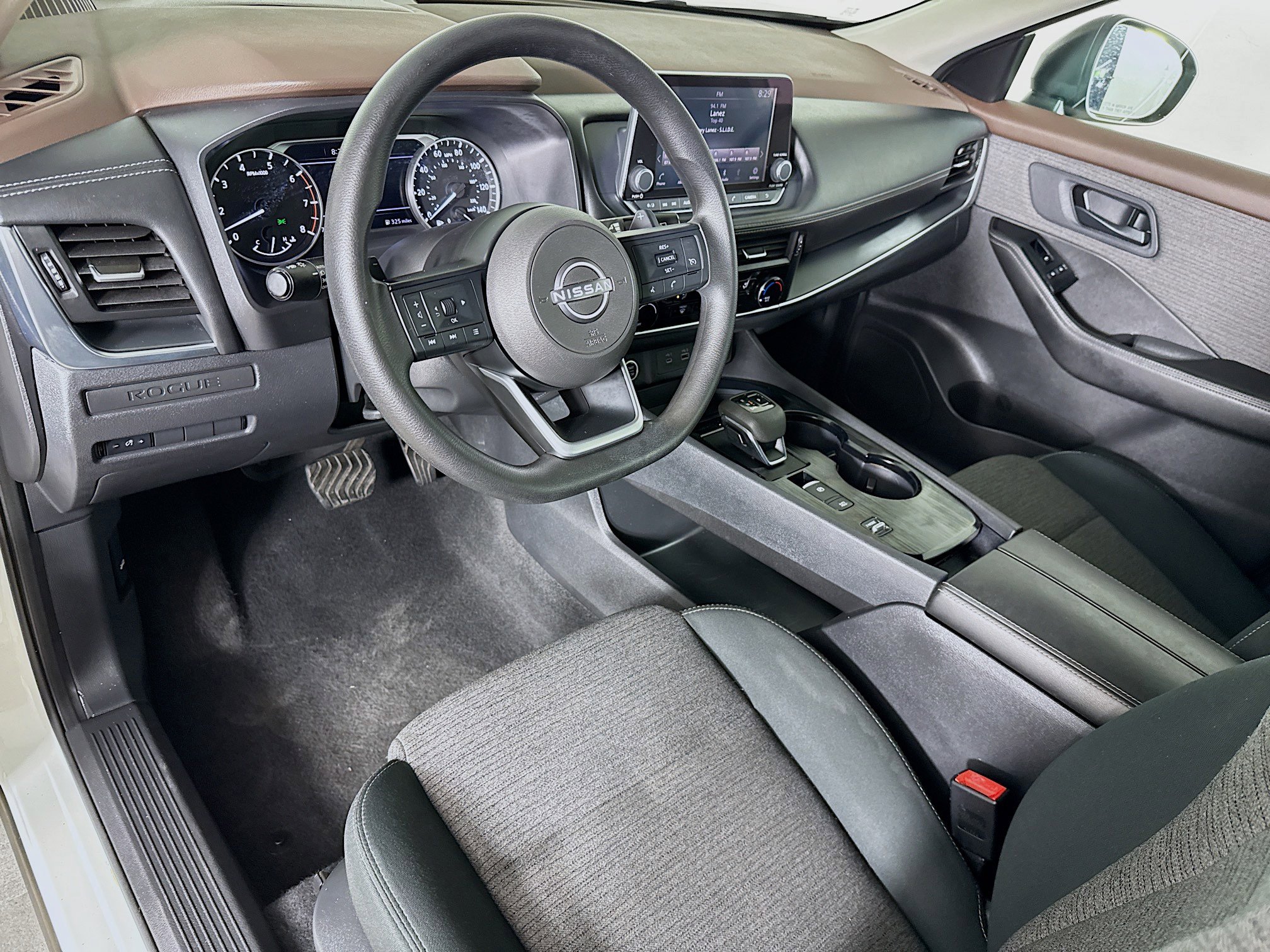 Used 2022 Nissan Rogue S image 8