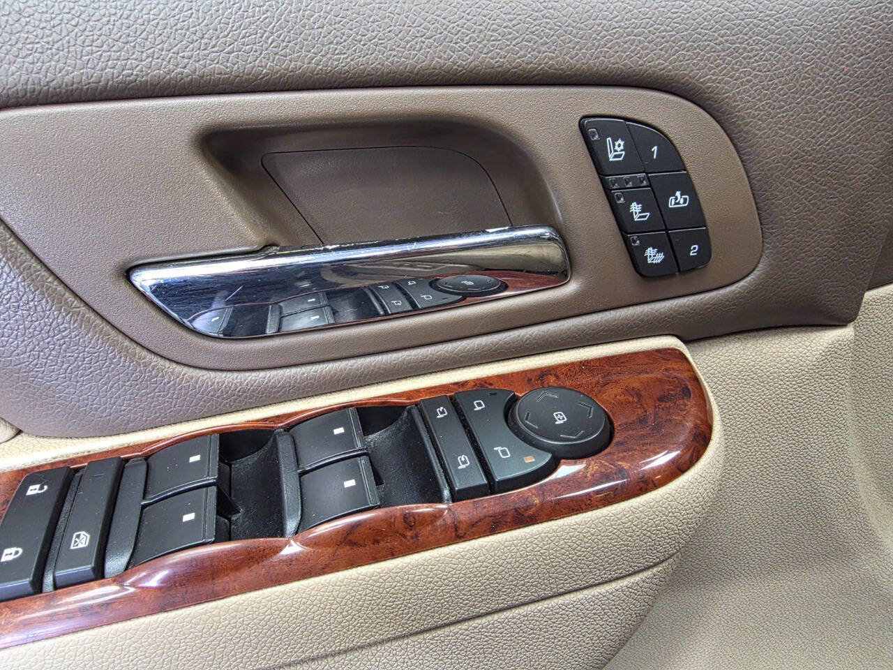 Used 2011 Chevrolet Suburban LTZ image 18