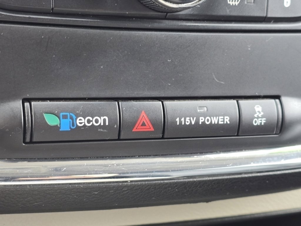 Used 2015 Chrysler Town & Country Touring-L w/ Driver Convenience Group image 29