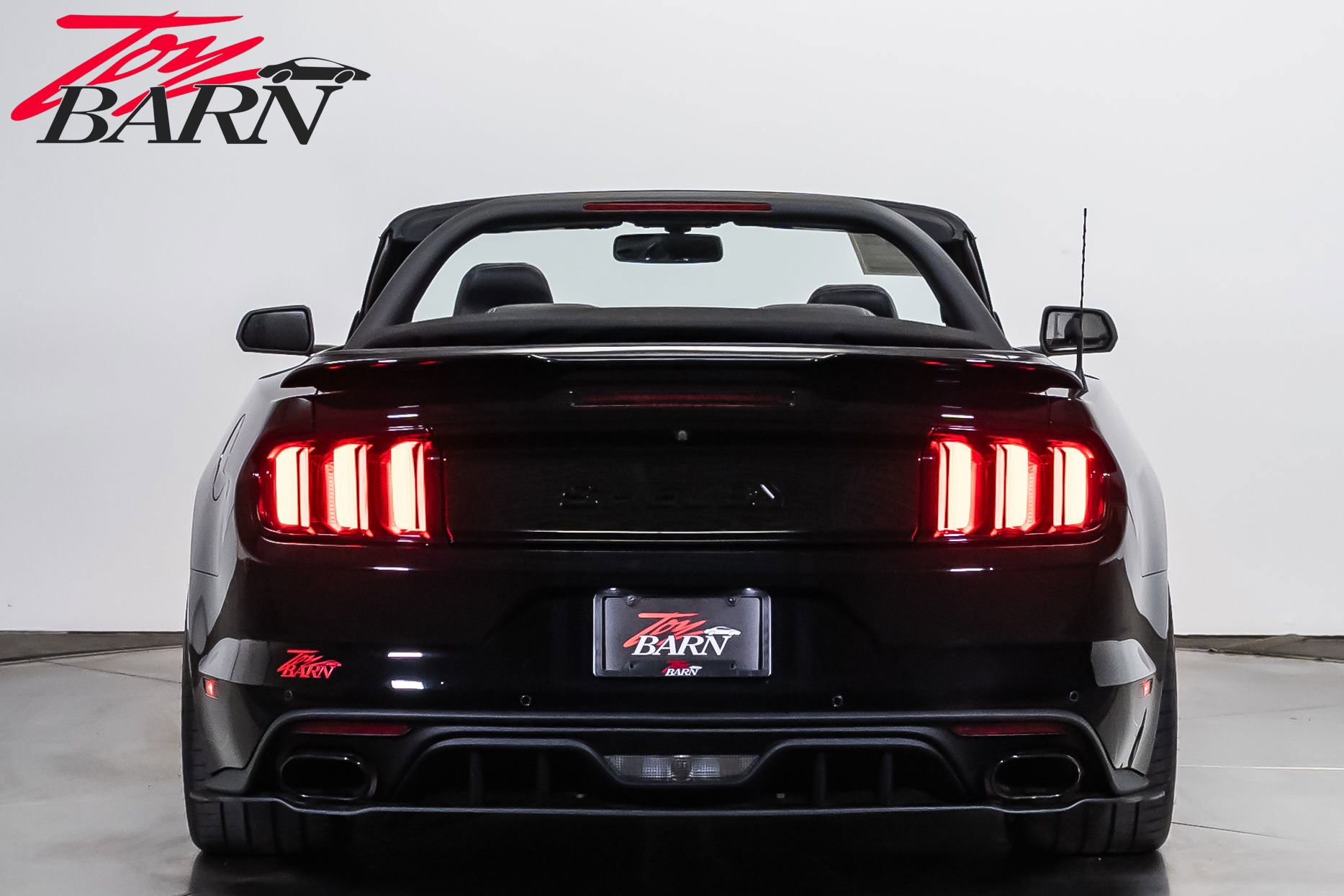 Used 2017 Ford Mustang GT Premium w/ Equipment Group 401A RWD image 4