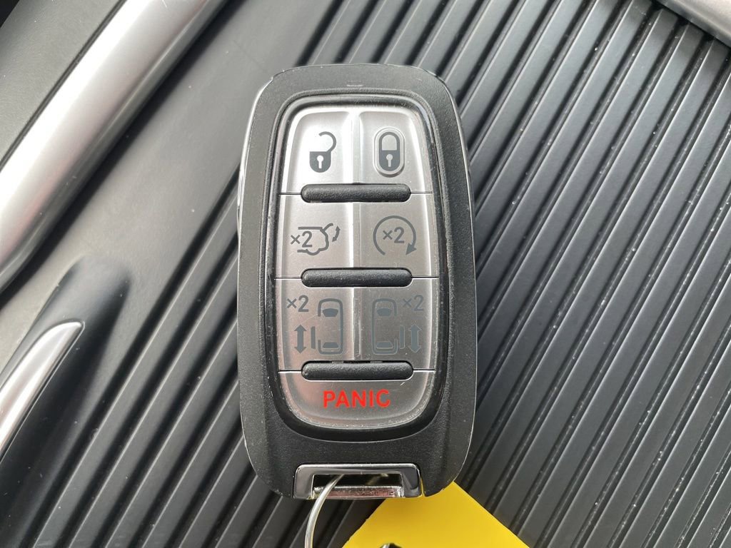 Used 2024 Chrysler Pacifica Touring-L image 22
