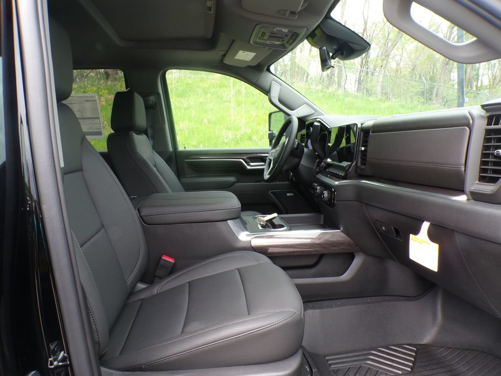 New 2026 Chevrolet Silverado 2500 LTZ w/ LTZ Convenience Package AWD/4WD image 15