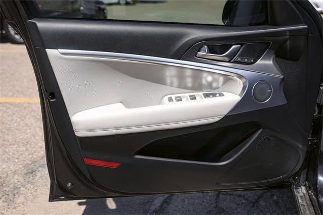 Used 2025 Genesis G70 3.3T Advanced image 28