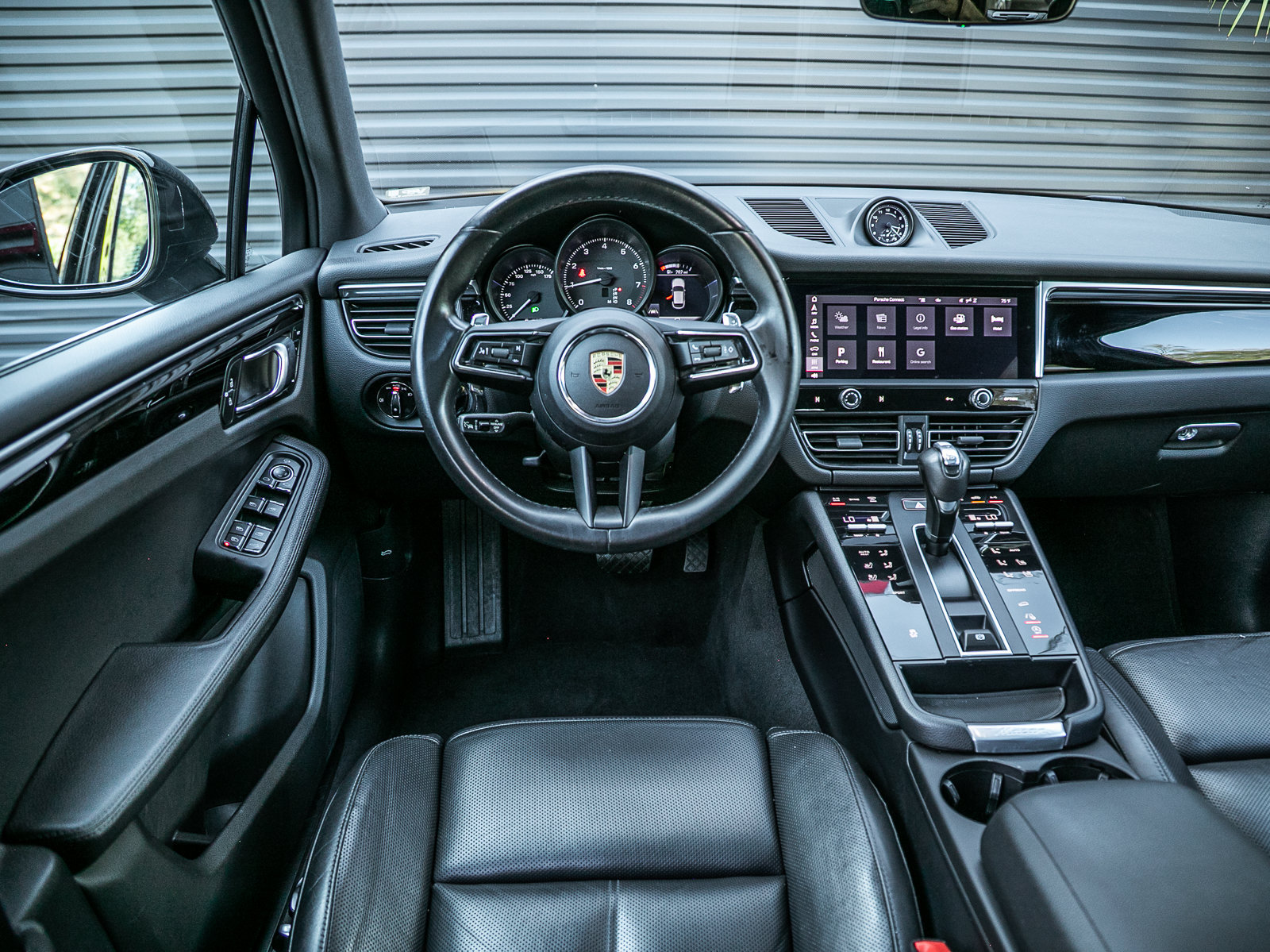 Certified 2023 Porsche Macan AWD/4WD image 11
