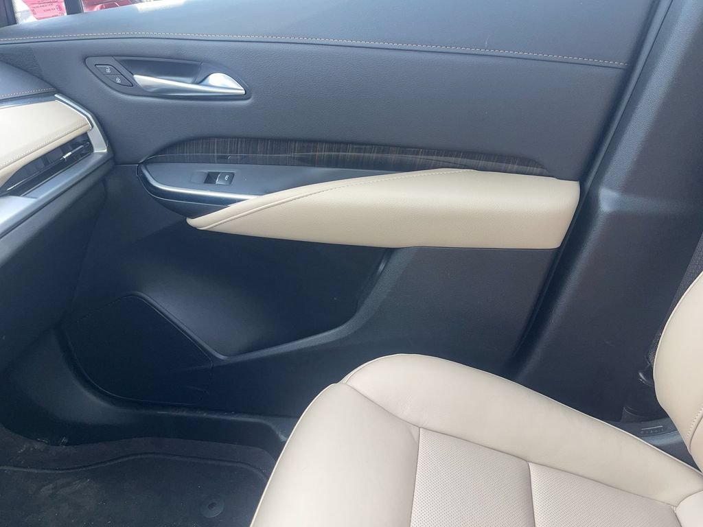 Used 2025 Cadillac XT4 Premium Luxury w/ Technology Package AWD/4WD image 31