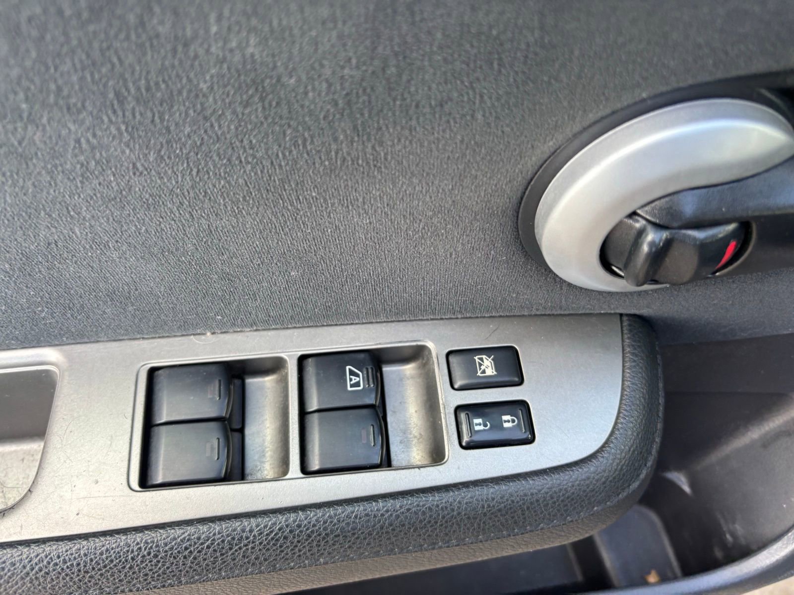 Used 2011 Nissan Versa 1.8 S w/ Plus Pkg image 10