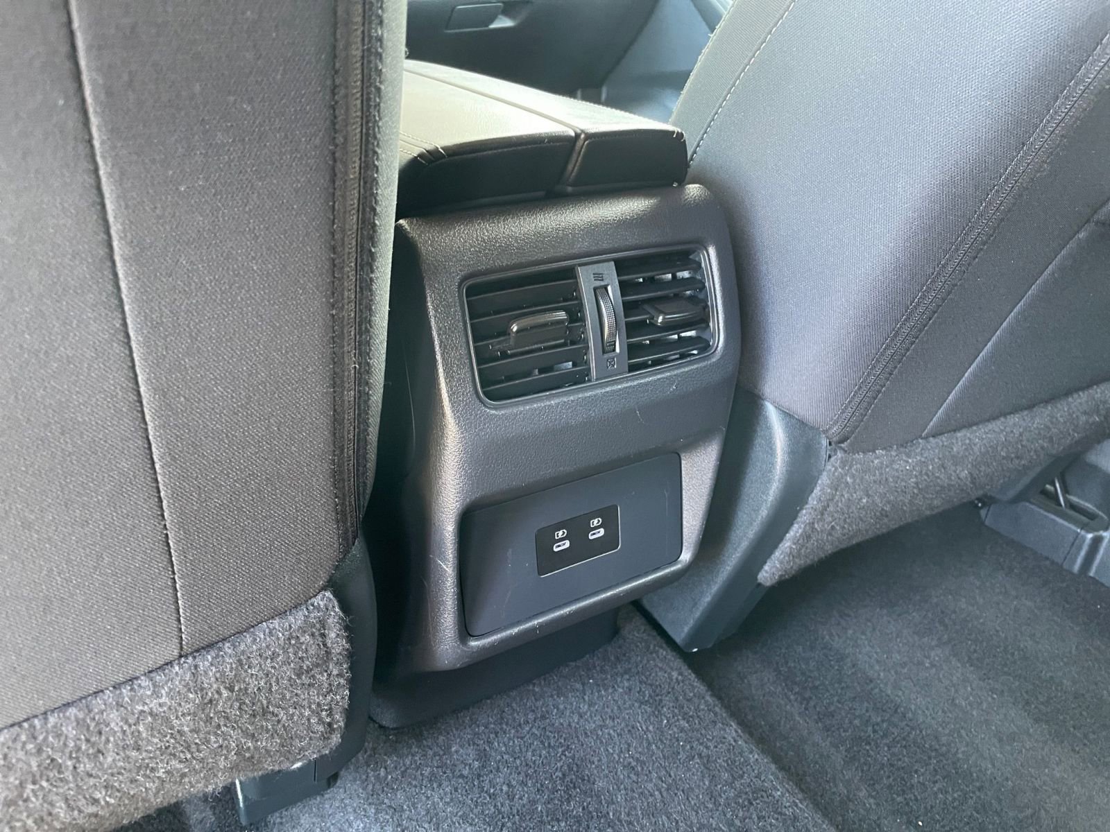 Used 2025 Nissan Rogue SV image 24