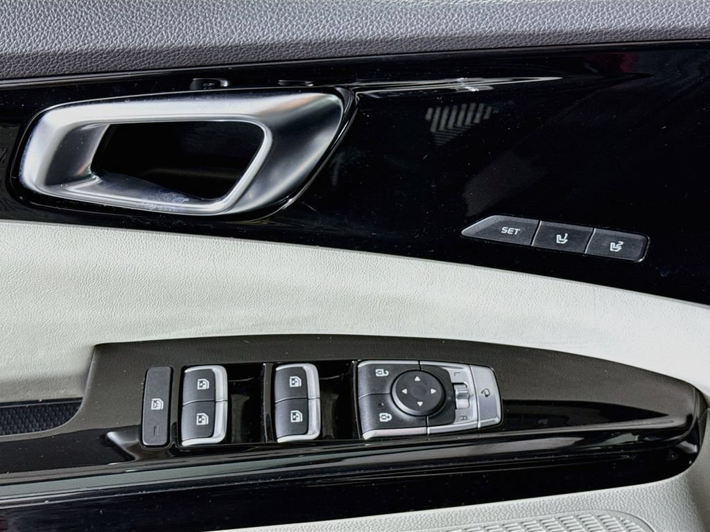 Used 2024 Kia Carnival SX Prestige FWD image 25