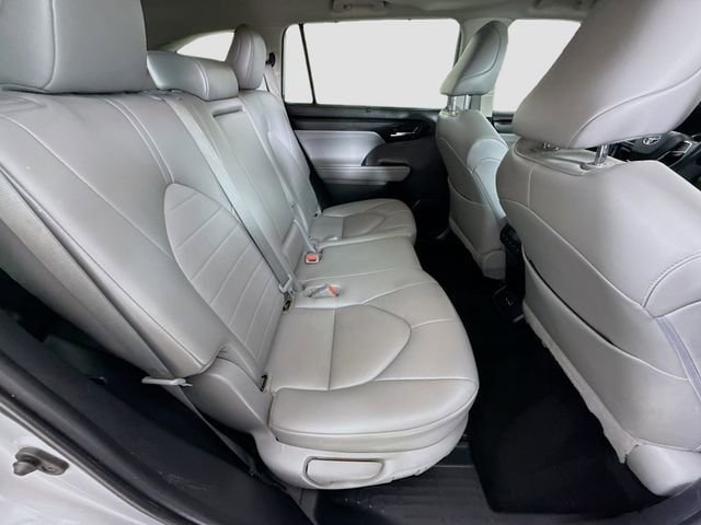 Used 2022 Toyota Highlander XLE FWD image 28