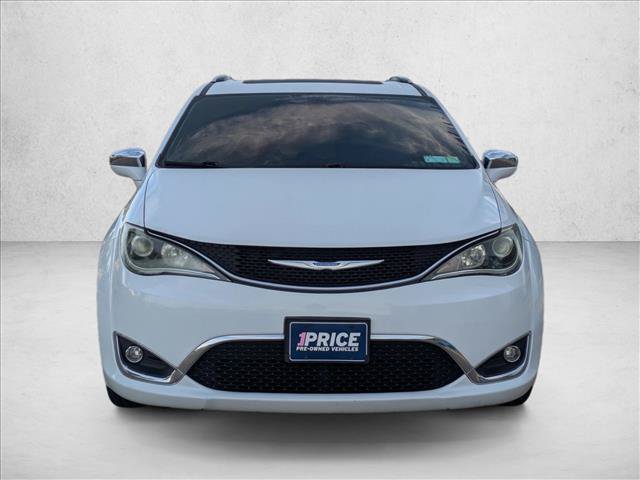 Used 2018 Chrysler Pacifica Limited FWD image 2