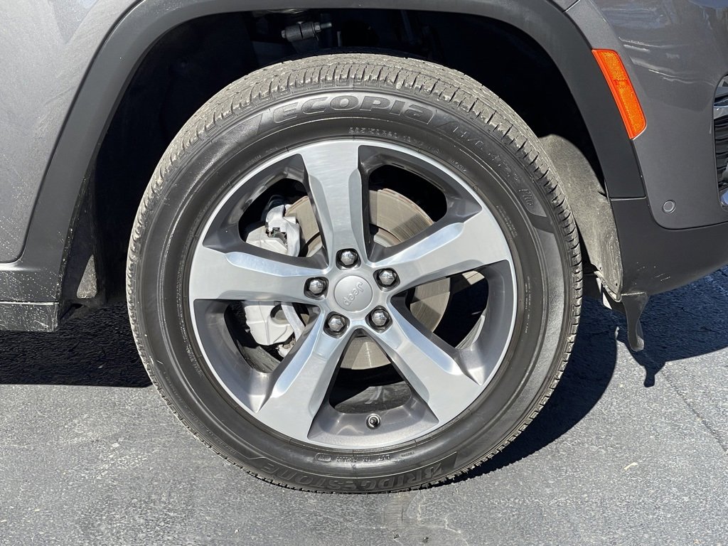 Used 2025 Jeep Grand Cherokee Limited w/ Luxury Tech Group II image 11