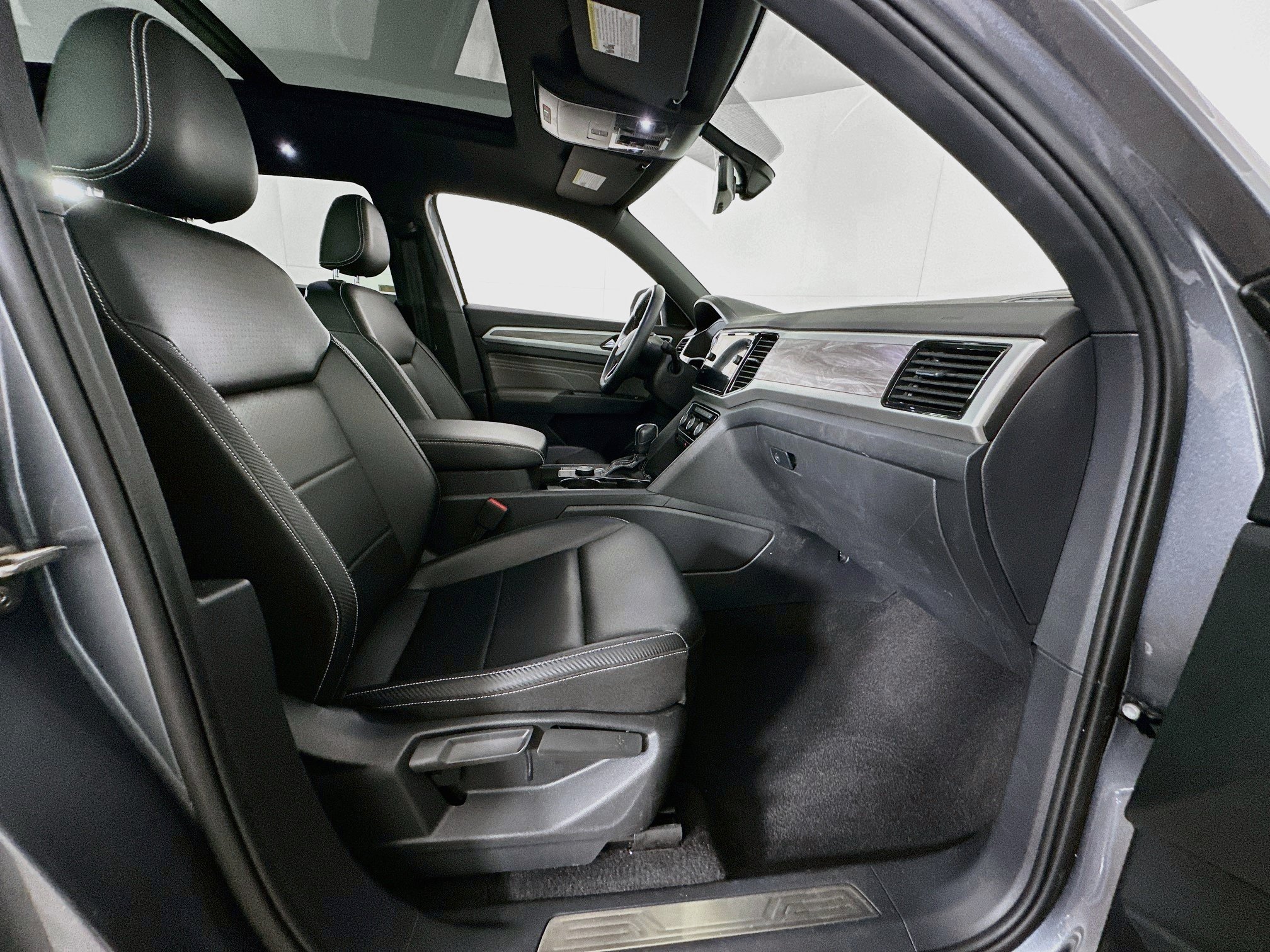 Used 2023 Volkswagen Atlas Cross Sport SE w/ Panoramic Sunroof Package AWD/4WD image 31