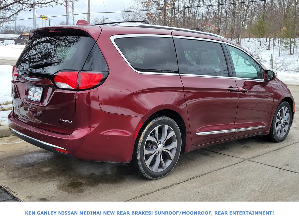 Used 2017 Chrysler Pacifica Limited image 3