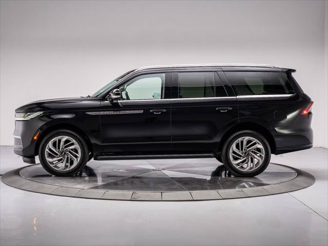 New 2026 Lincoln Navigator Premiere AWD/4WD image 2