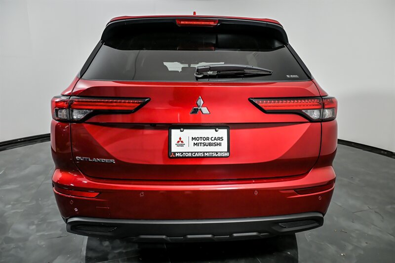 Used 2024 Mitsubishi Outlander ES AWD/4WD image 8