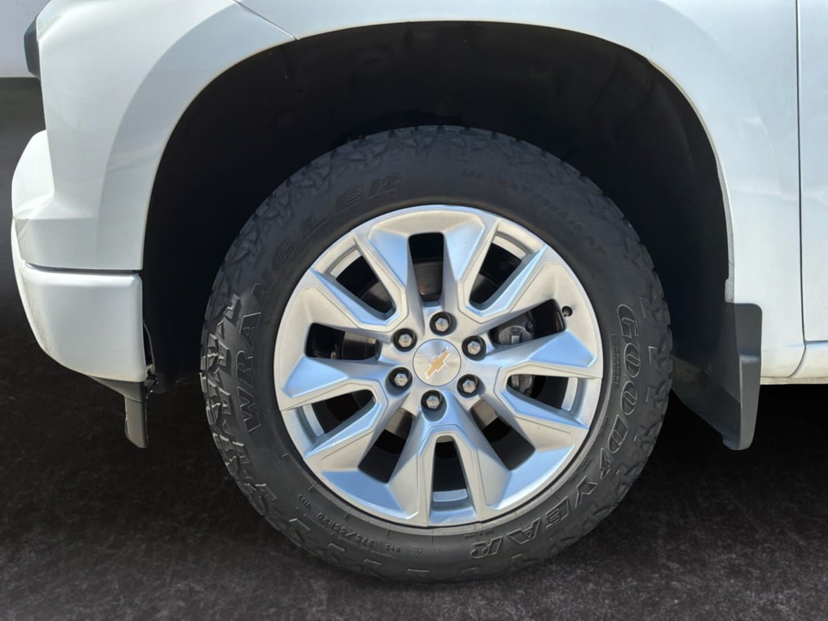 Used 2023 Chevrolet Silverado 1500 Custom RWD image 9