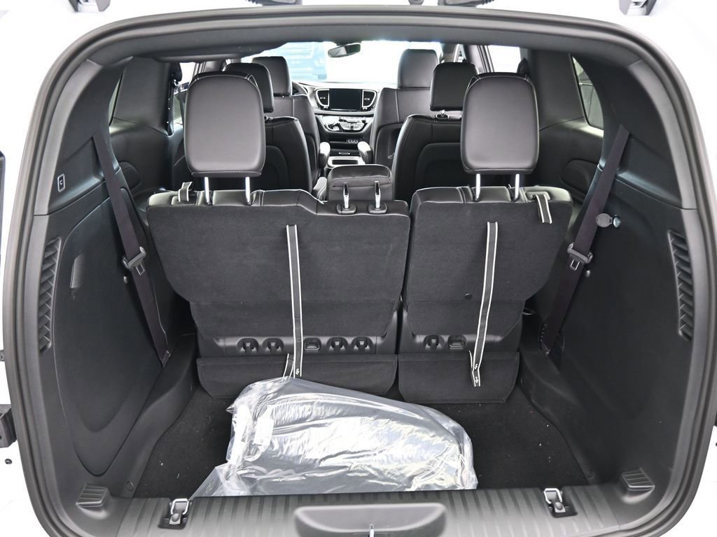Used 2025 Chrysler Pacifica Select FWD image 35