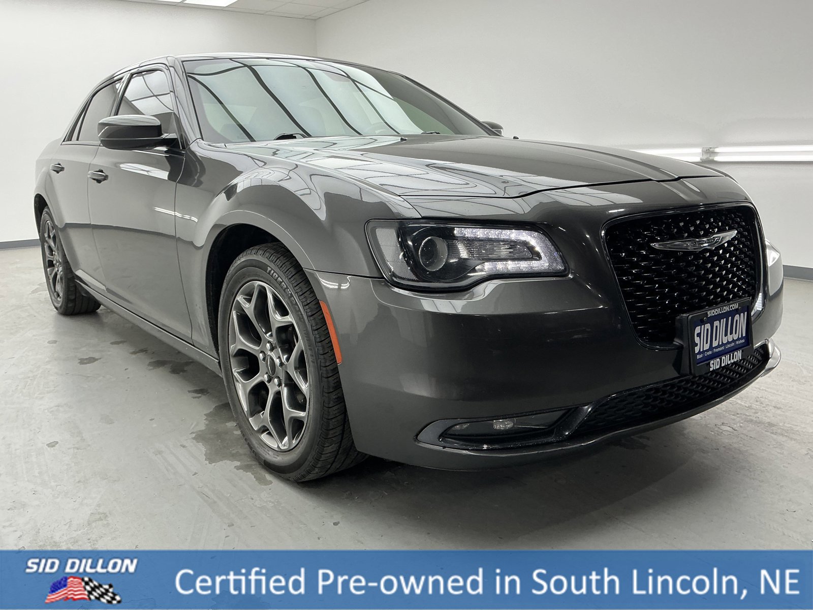 Used 2018 Chrysler 300 S image 3