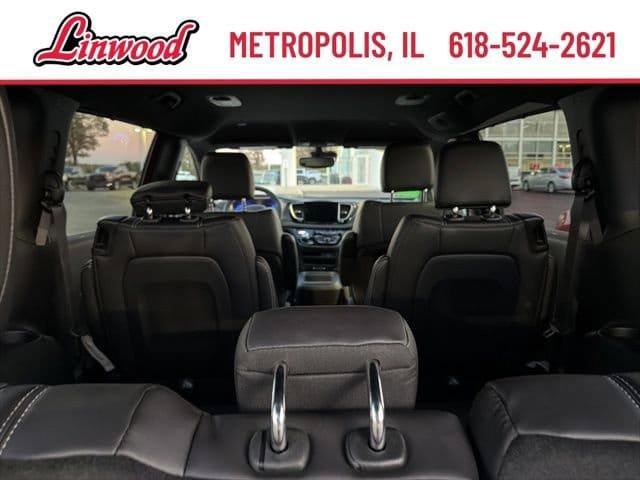 New 2026 Chrysler Pacifica Select FWD image 14