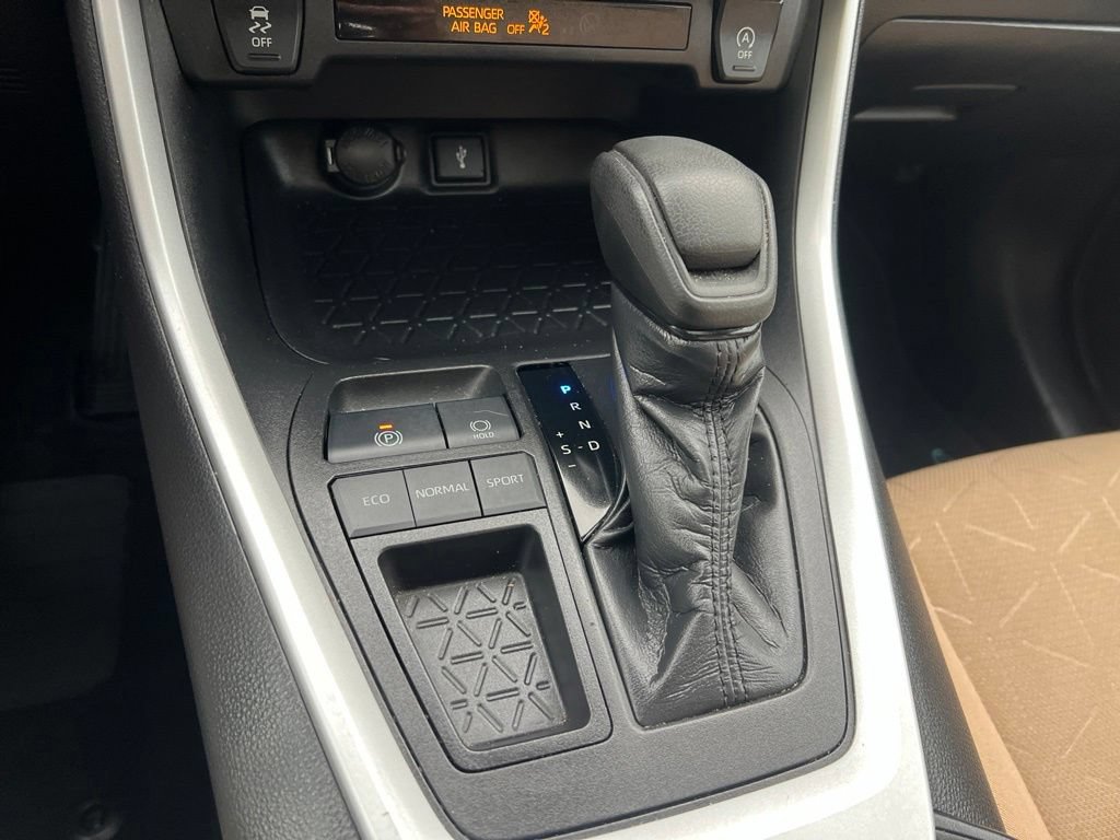 Used 2021 Toyota RAV4 XLE w/ Convenience Package FWD image 45