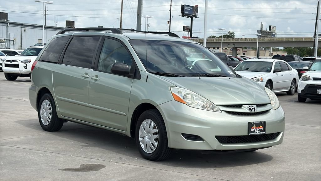 Used 2010 Toyota Sienna LE FWD image 3