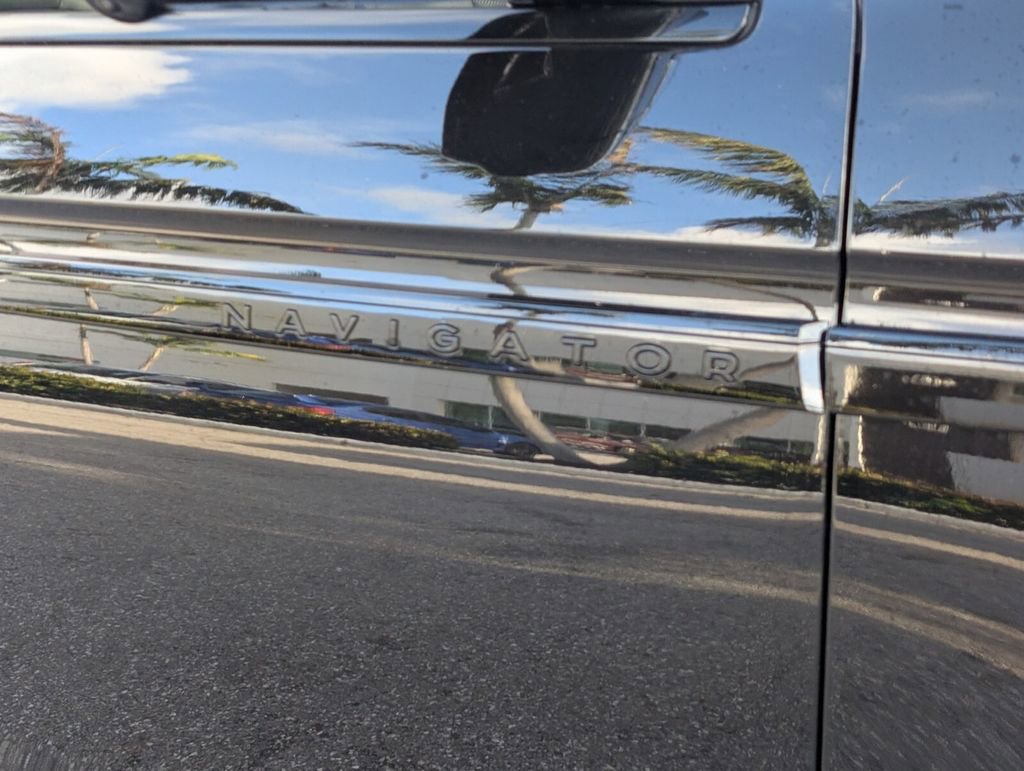 New 2026 Lincoln Navigator L Reserve AWD/4WD image 10