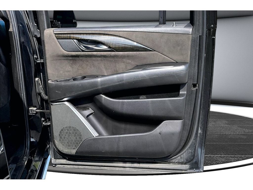 Used 2019 Cadillac Escalade ESV Platinum AWD/4WD image 43