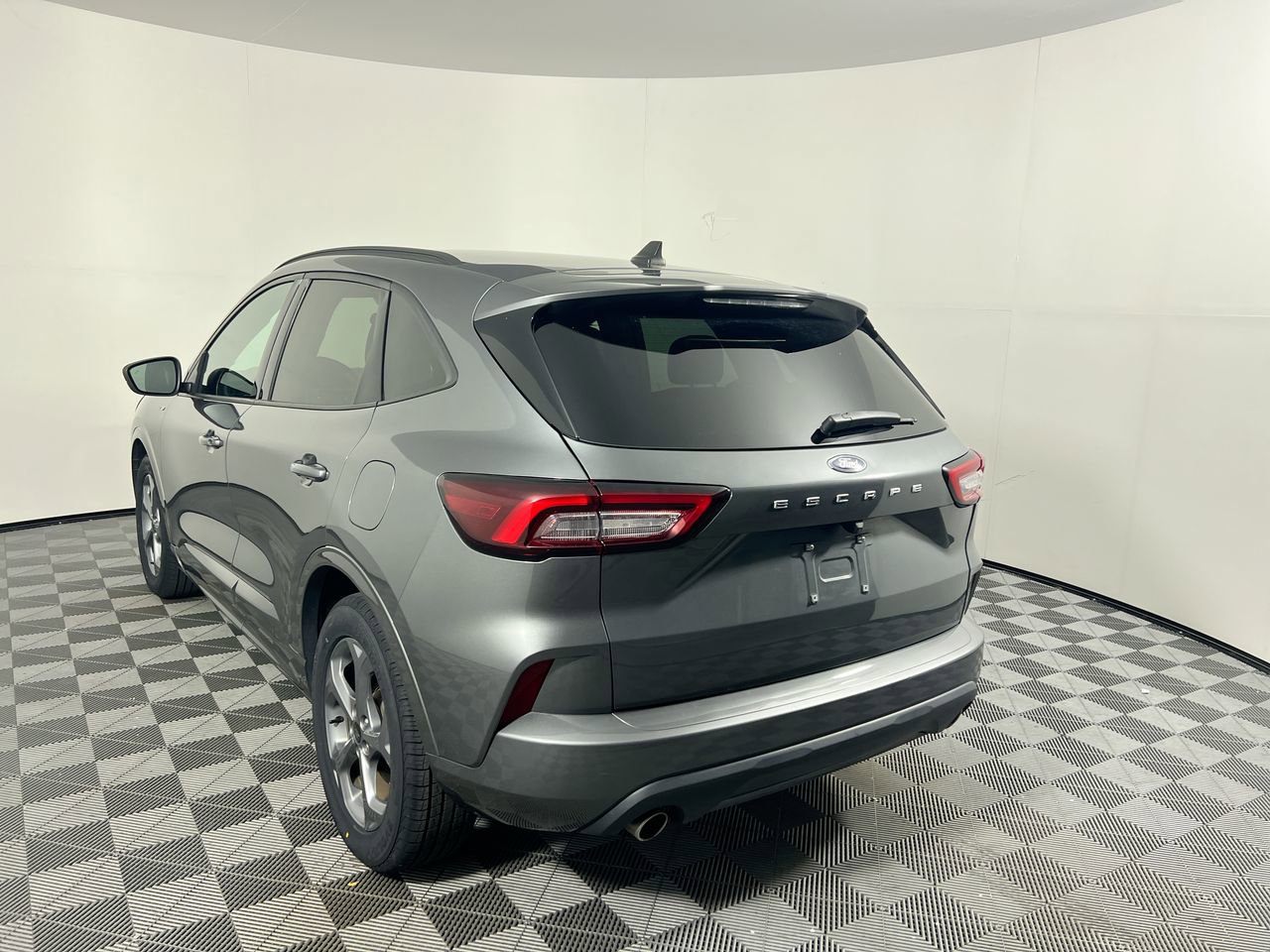 Used 2023 Ford Escape ST-Line FWD image 5