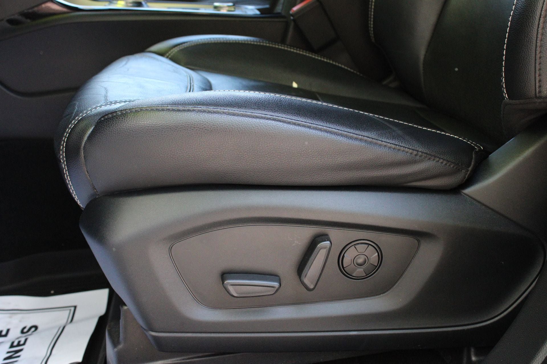 Used 2022 Ford Explorer ST w/ Equipment Group 401A AWD/4WD image 13