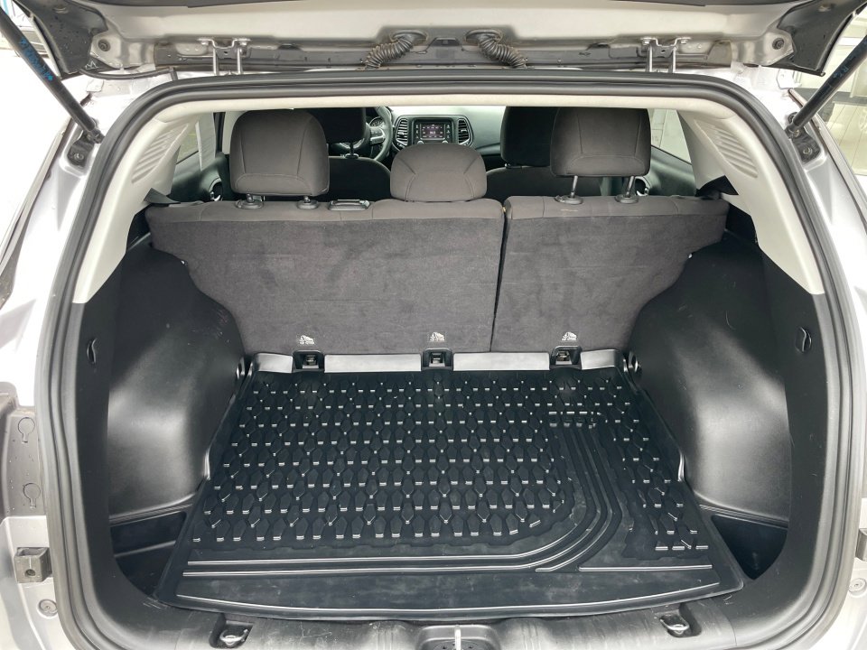 Used 2018 Jeep Compass Sport image 18