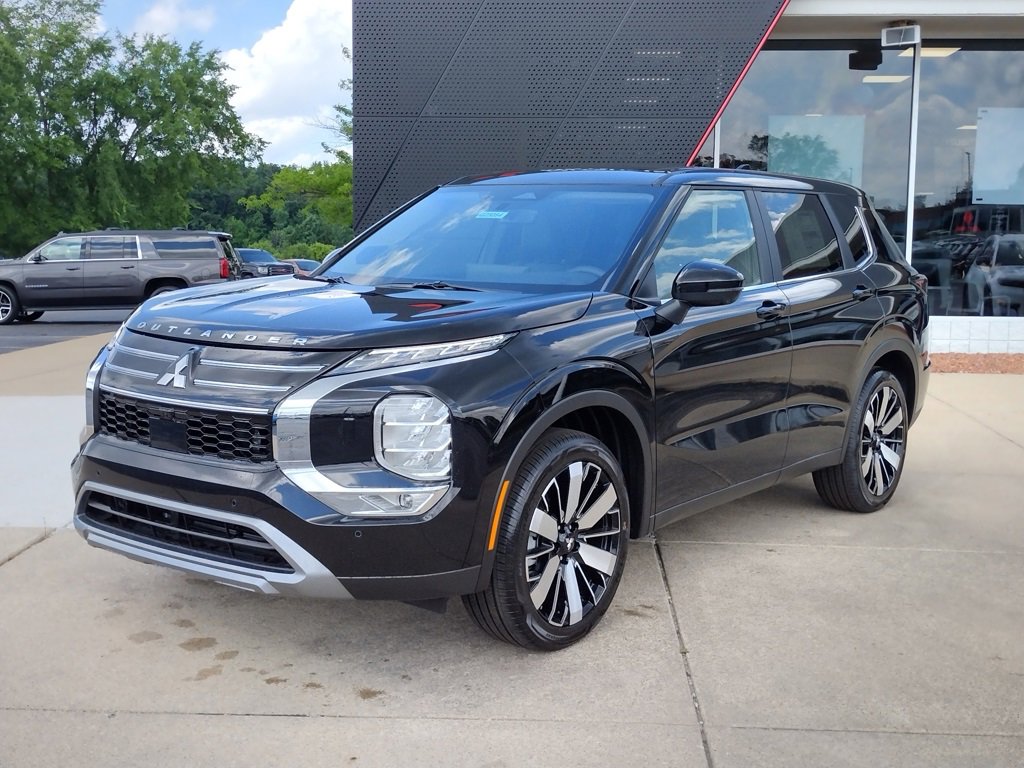 New 2025 Mitsubishi Outlander SE image 1