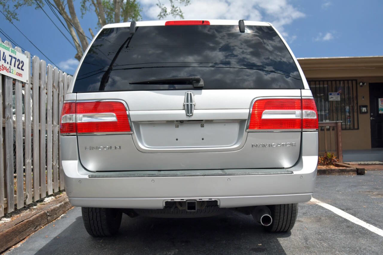 Used 2014 Lincoln Navigator Base 4x2 4dr SUV image 32