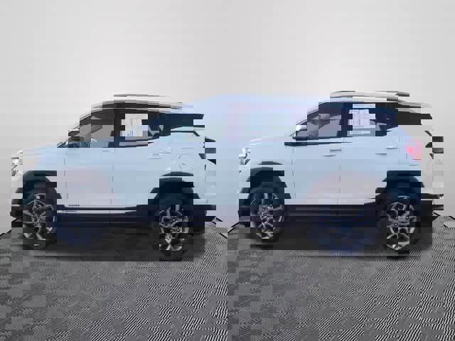 Used 2024 GMC Terrain SLT image 2