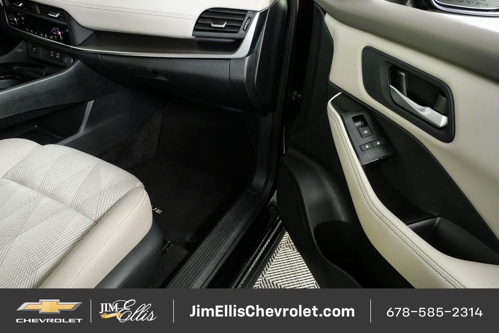 Used 2025 Nissan Rogue SV AWD/4WD image 23