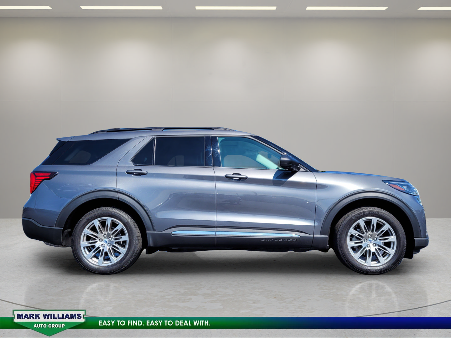 Used 2025 Ford Explorer Active w/ Active Comfort Package AWD/4WD image 2