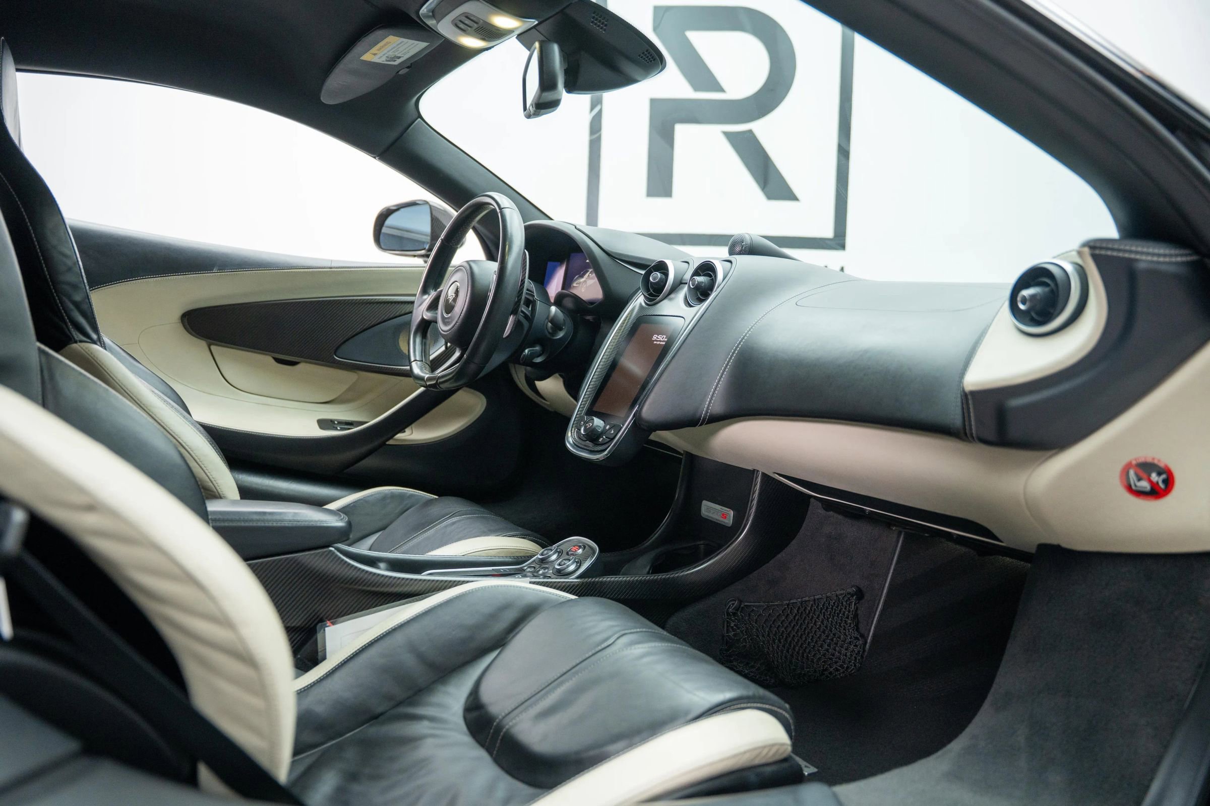 Used 2017 McLaren 570S Coupe image 25