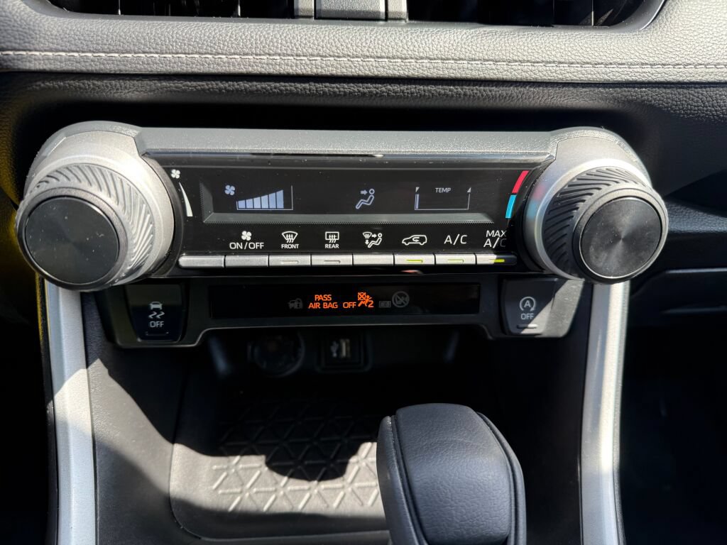 Used 2023 Toyota RAV4 LE AWD/4WD image 18