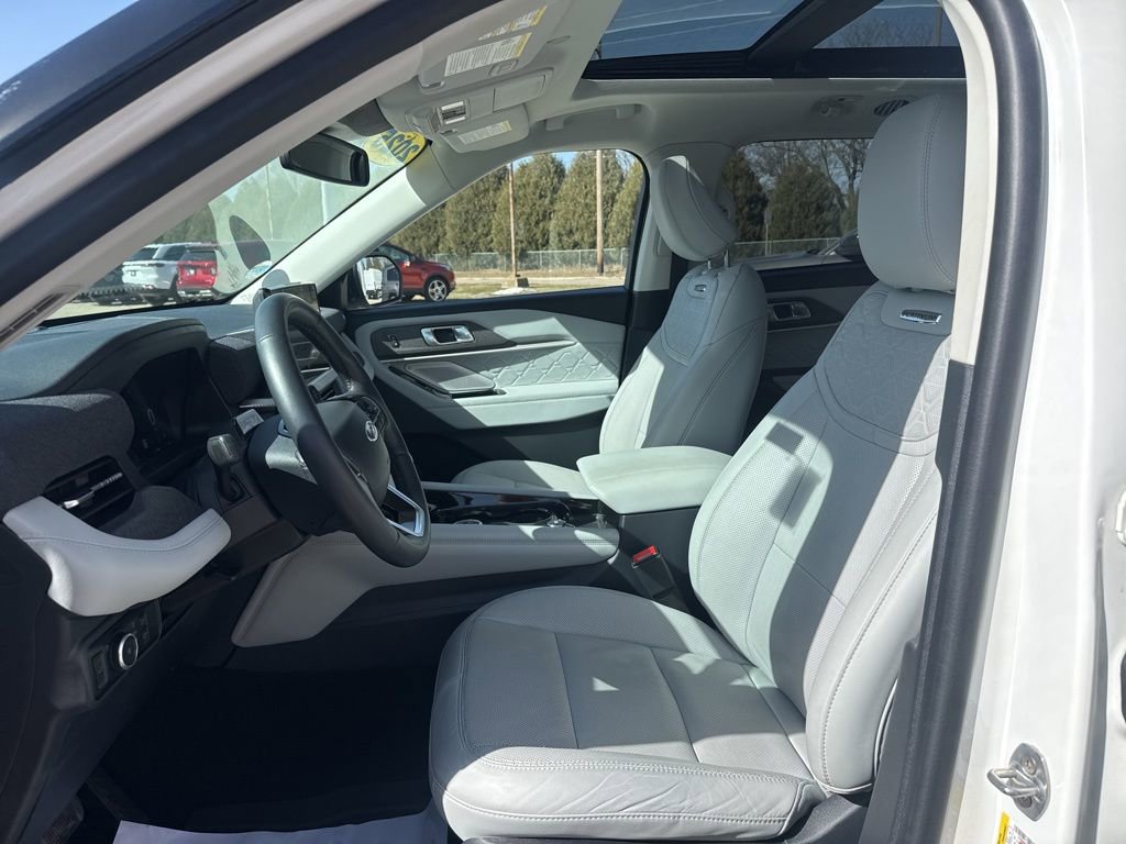 Used 2025 Ford Explorer Platinum w/ Ultimate Package image 7