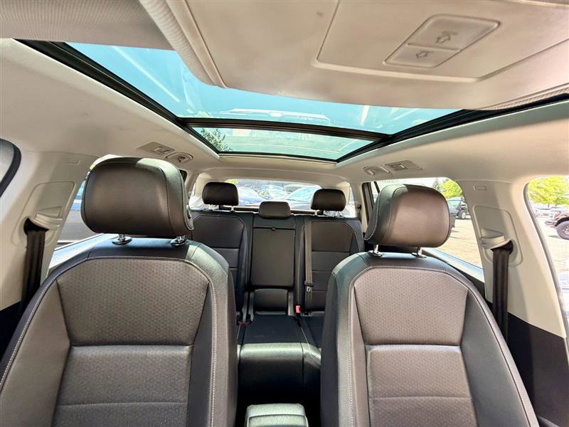 Used 2021 Volkswagen Tiguan SE w/ Panoramic Sunroof Package FWD image 19
