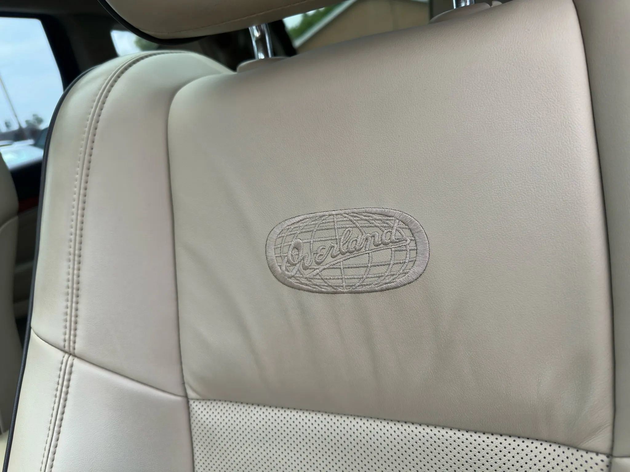 Used 2011 Jeep Grand Cherokee Overland w/ Trailer Tow Group IV image 30